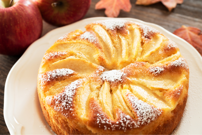 Le gâteau aux pommes derrière le paquet de Maïzena
