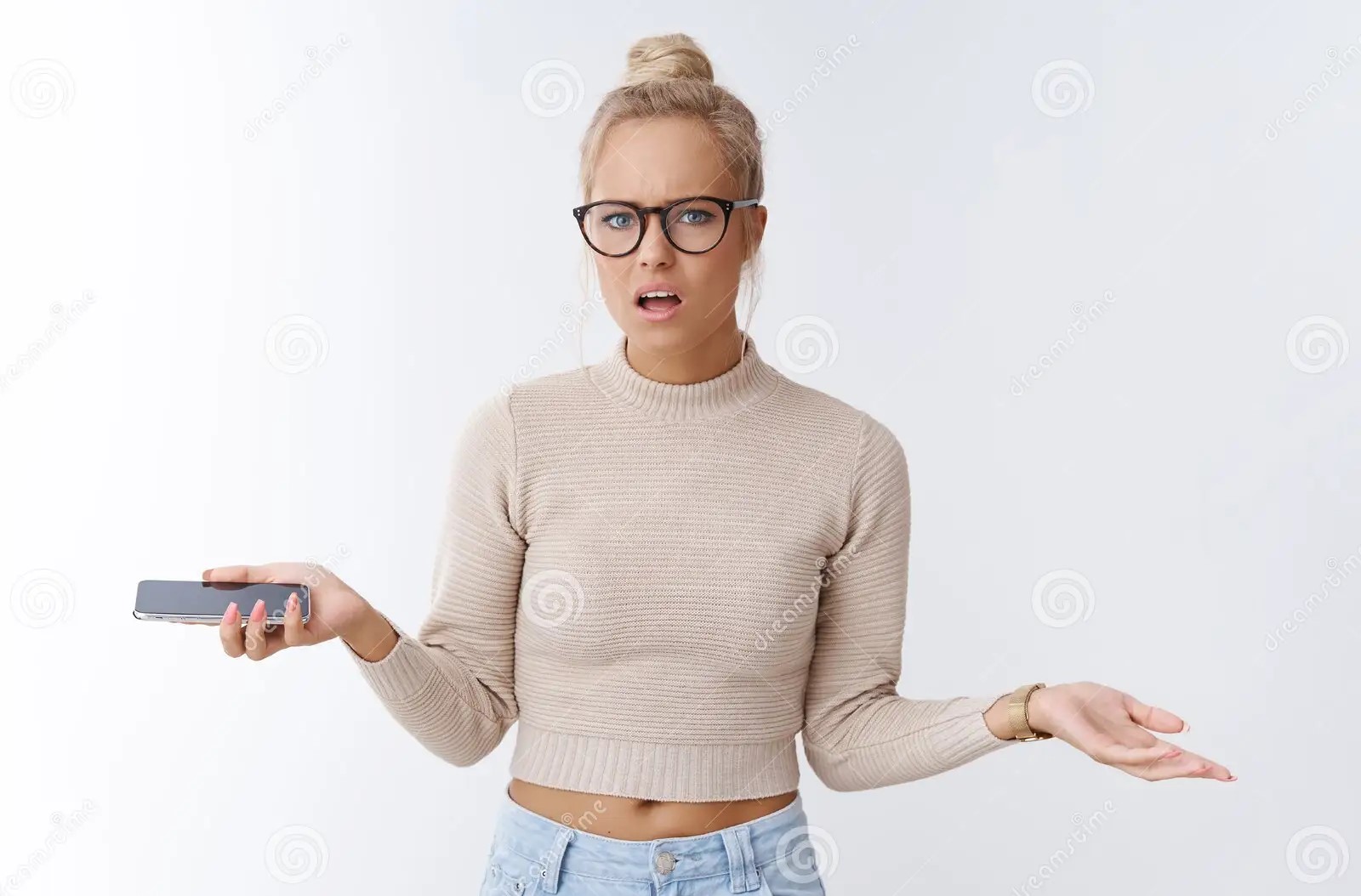 ce qui votre problème le portrait d irriter pissé et freaked tracassé la femme affaires blonde autoritaire dans diffusion en 148061003