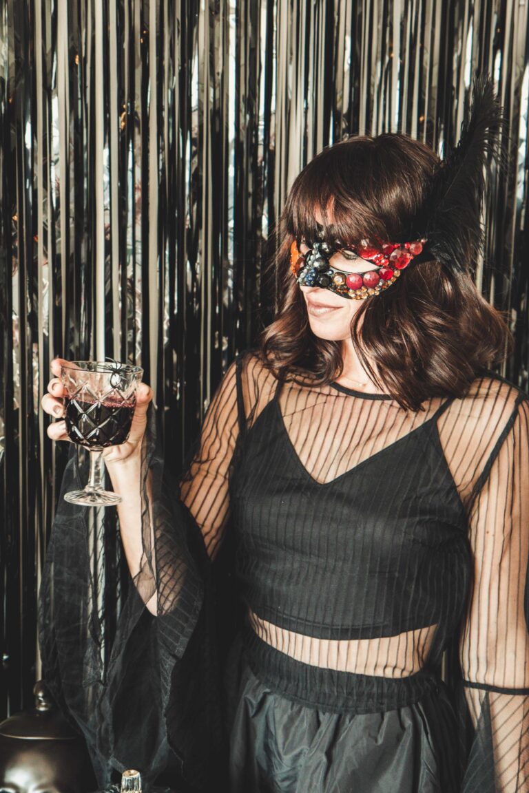 5 50s masquerade costume ideas for women