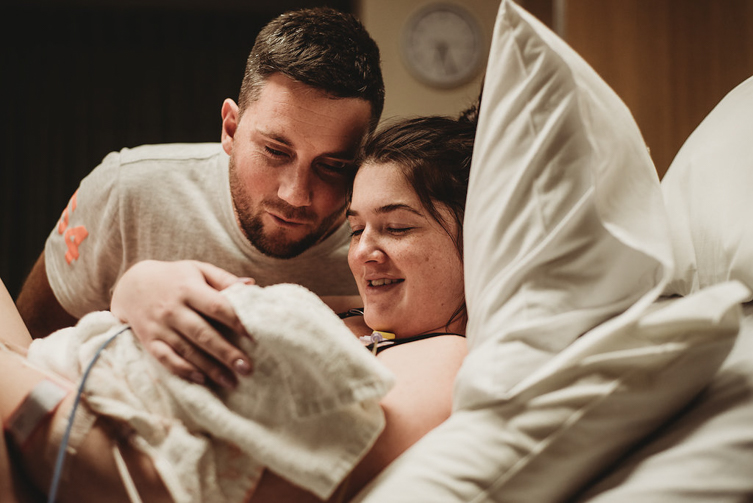 How do you manage a birth photo session as a mother