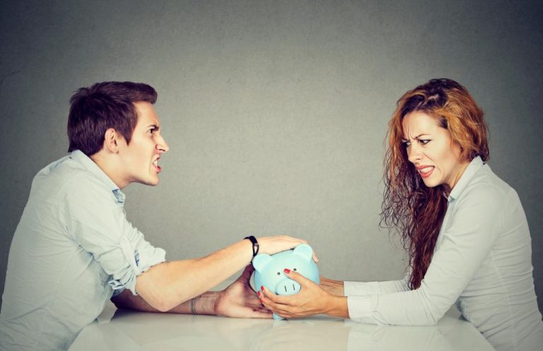 Comment fermer un compte joint sans l'accord du conjoint