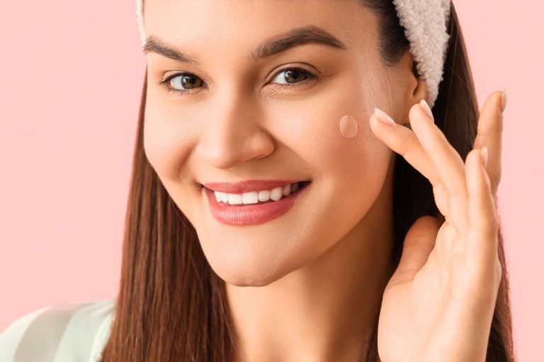 Même Alexandra Lamy jure par cette astuce beauté anti boutons