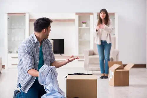 Que risque un conjoint qui met l’autre à la porte sans autorisation légale