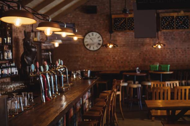 pub irlandais ambiance restauration tables bois