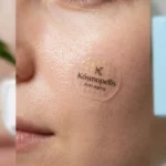 Patchs Kósmopellis anti-âge à micro-aiguilles : gros plan sur application et technologie.